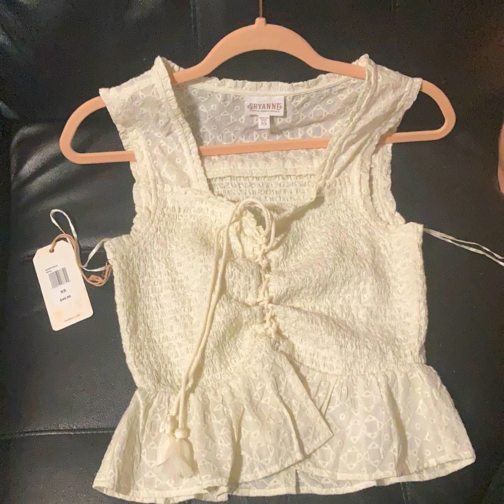 Brand new never worn shyanne shirt:)